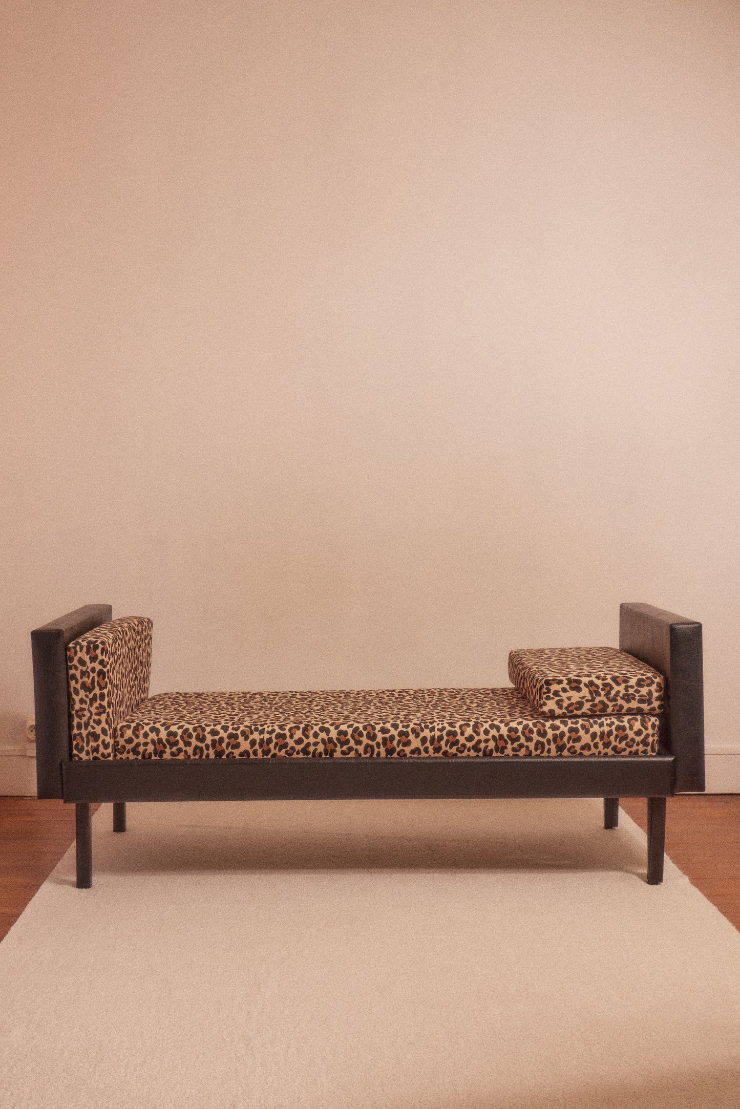 DAYBED MUTO