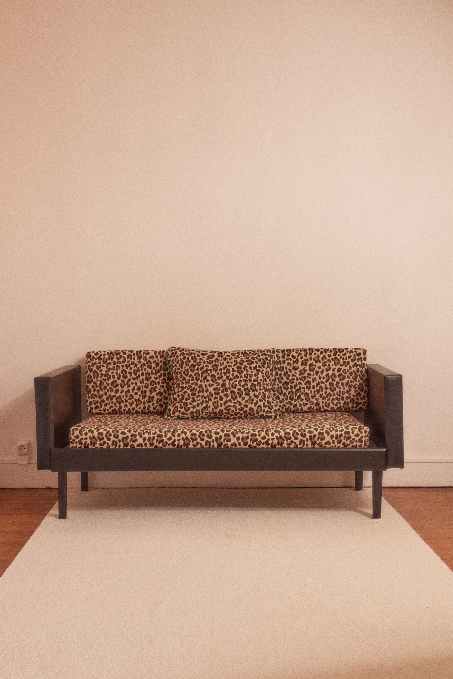DAYBED MUTO